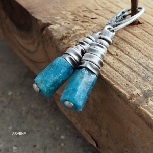 A 4 - kolczyki z apatytem