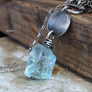 Surowy akwamaryn - naszyjnik 01