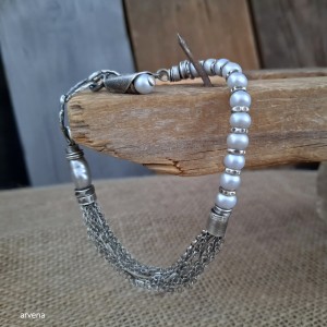 PERŁY W SZAROŚCI - bransoletka 012