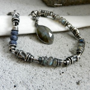 SZAFIR W LABRADORYTACH I
