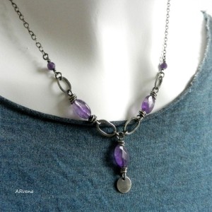 Ametyst - minimalistyczny naszynik