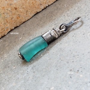 Szkło afgańskie - zawieszka 3 + łańcuszek - rezerwacja